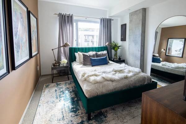 $5,467 for a 2BR 2001ft² Unit with Deep Wood-Style Plank Flooring and a Poolside Lounge (1600 Vine St, Los Angeles, CA)s