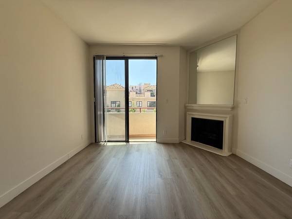 $3,795 / 2br - 2 Bed / 2 Bath Westwood Apartment with Kitchen Appliances/Parking and More (Westwood 90024/UCLA, Brentwood, West LA, Beverly Hills)s