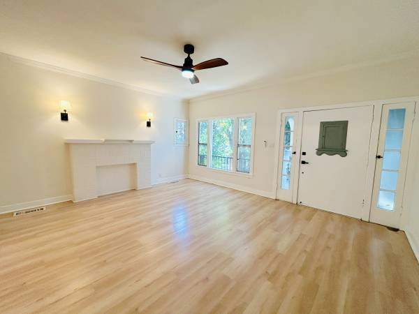 $4,195 / 4br - Excellent Four Bedroom Two Bathroom With In-Unit Laundry (East Hollywood)s