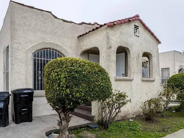 $890 / 2br - 698ft2 - Stylish 2-Bedroom Single-Family Residence Cozy 2 Bedroom (Los Angeles)s