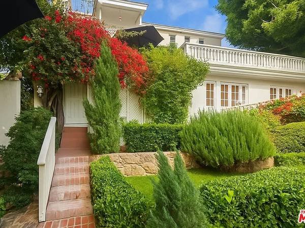 $710 / 1br - 1000ft2 - Modern 1BR Home Modern interior 2-bedroom near the way (Los Angeles)s