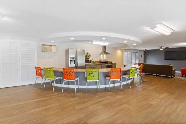 $2,500 / 2br - 1140ft2 - Comfortable living. Conveniently located, spacious 2 bed 1.5 bath! (Pomona)s