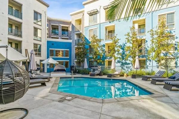 $2,182 / 609ft2 - Your new home awaits! Studio in a stellar location. (Woodland Hills)s