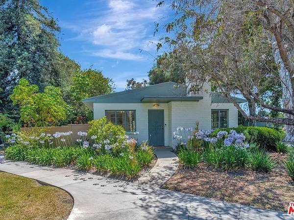 $550 / 1br - 745ft2 - Charming 1 Bedroom Apartment Cozy 2 bedroom, 1 bath (Los Angeles)s