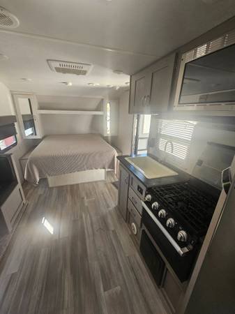 $1,350 / 1br - (NEW TRAILER FOR RENT TO LIVE IN) RESEDA NEAR CSUN QUIET PLACE, IN (Reseda ca)s