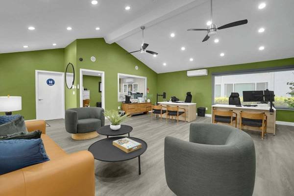 $2,130 / 1br - 625ft2 - Dual Pane Windows, Fitness Center, Updated Kitchen (501-525 N 4th St, Montebello, CA)s