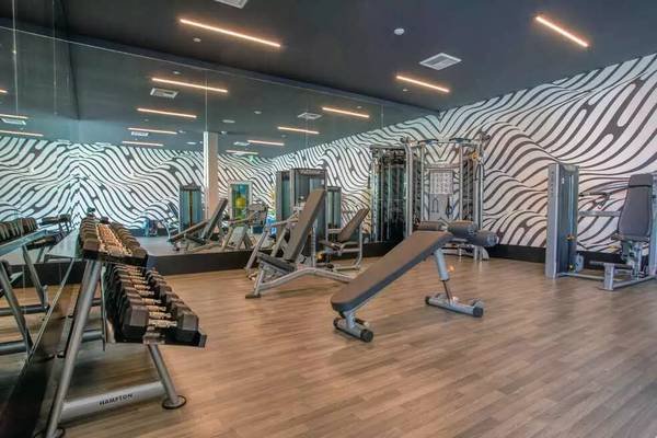 $2,620 / 1br - 892ft2 - Abundant space in your new 1 bed 1 bath, along with washer and dryer (Long Beach)s