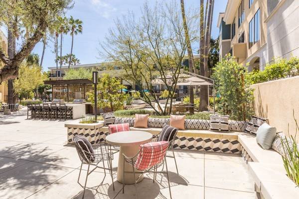 $3,953 / 2br - 1350ft2 - Charming 2bd/2ba Condo with RESORT STYLE Amenities- Pet Friendly! (Sherman Oaks)s