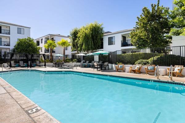 $2,495 / 2br - 1070ft2 - Elevated Living: 2-Bedroom 2-Bath with Covered Parking and a Spacious Floor Plan! (21031 Parthenia St, Canoga Park, CA)s