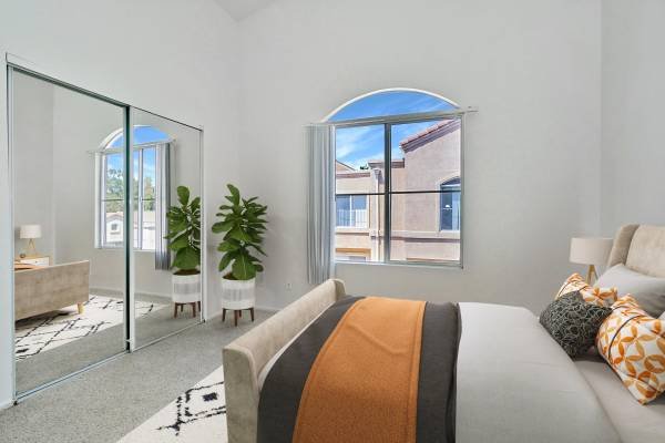 $2,519 / 2br - 1049ft2 - Santa Clarita Valley 2-Bedroom – Simple, Clean, and Convenient Location – Book a Tour Today! (18005 W. Anne&#039;s Circle, Los Angeles, CA)s