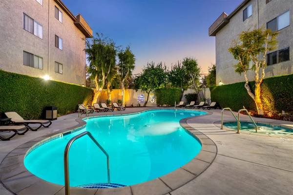 $1,842 / 1br - 594ft2 - See What Our Residents Are Raving About! (Lake Balboa - Van Nuys)s