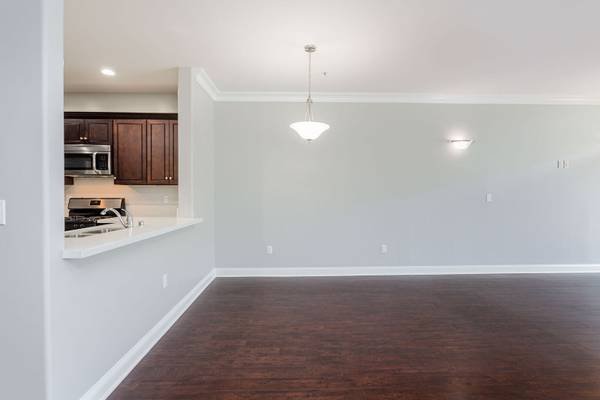 $3,695 / 2br - 1277ft2 - Fabulous 2-Bedroom 2-Bath Condo in the HEART of Sherman Oaks- Pet Friendly! (Sherman Oaks)s