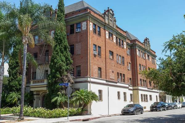 $700 / 1br - 750ft2 - Remodeled 1-Bedroom Apartment (Los Angeles)s