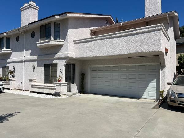 $3,000 / 3br - 1500ft2 - Townhouse for Lease in Bellflower. Large 3-Bedroom (Bellflower)s