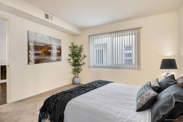 $2,495 / 2br - 750ft2 - 2+2 in Sherman Oaks with Ceiling Fans, Gym, and Black Friday Special (South of Ventura Boulevard)s
