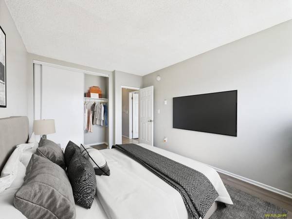 $2,350 / 2br - 950ft2 - Spacious 2 Bedroom in North Hollywood - Vinyl Plank Floors - Specials! (NoHo)s