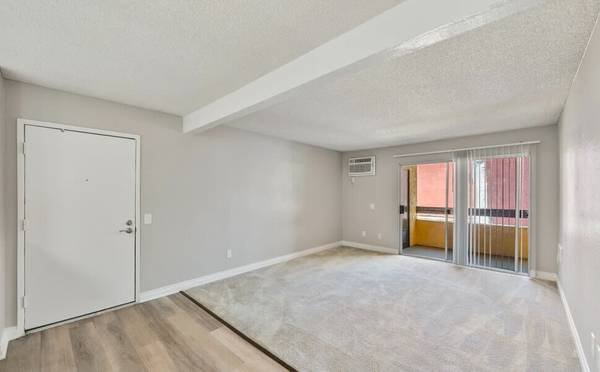 $2,030 / 1br - 751ft2 - Fireplace, Laundry Facilities, 1 Bedroom 1 Bathrooms