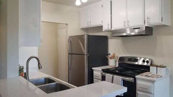 $2,760 / 2br - 953ft2 - Controlled Access Community, Patio or Balcony, Kitchen Pantry (Western San Gabriel Valley)s