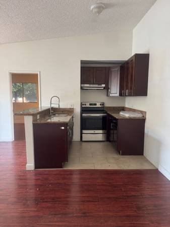 $2,395 / 2br - Large 2 Bedroom 2 Bathroom Spacious Unit (Los Angeles)s