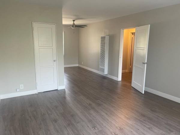 $2,050 / 1br - 675ft2 - Double Sink with Garbage Disposal, Garden Courtyard, Spacious Closets (Los Angeles CA 90065)s