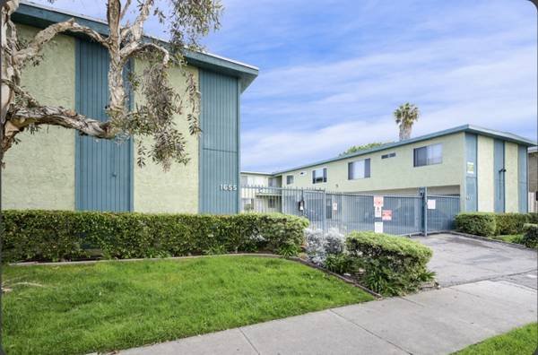 $2,295 / 2br - 700ft2 - $500 Off Rent + No App Fee! 2 Bedroom / 1.5 Bath in Torrance (Torrance)s