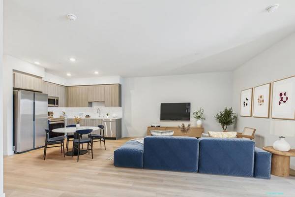 $3,795 / 2br - 1284ft2 - Modern 2 Bedroom + Den in San Pedro, In-Home Washer/Dryer, Outdoor Spa (San Pedro)s