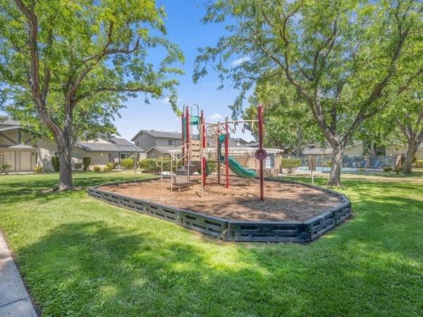 $2,500 / 3br - 1204ft2 - 3 Bedroom 1.5 Bath, Lancaster CA, Gas Range (Park Place in West Lancaster)s