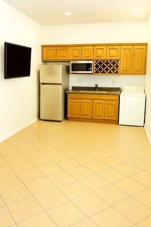 $1,825 / 500ft2 - Guest House for Rent in a Family-Friendly Suburban Citys