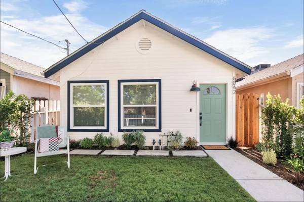 $125 / 3br - Vintage Inspired, Designer Home with Massive Creative Space (North Hollywood, CA)s