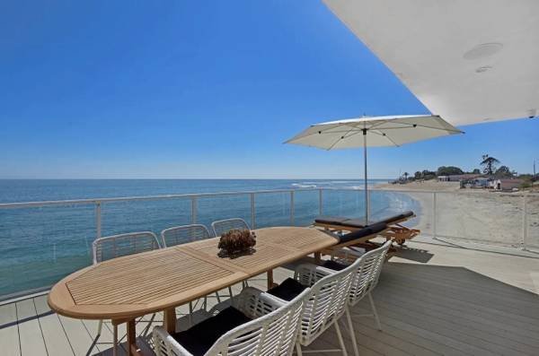 $285 / 2br - 1597ft2 - 2 Bedroom, 2 Bath Malibu Beach Home Available Dec 10-30 and June 10-27 (Malibu Beach)s