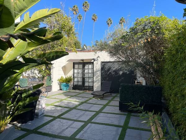 $2,300 / 1br - 750ft2 - Furnished Guest House in Lower Hollywood Hills (Sunset Strip)s