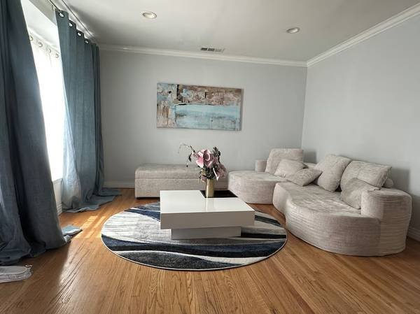 $246 / 2br - Relaxing Townhome in Lively Long Beach (Long Beach)s