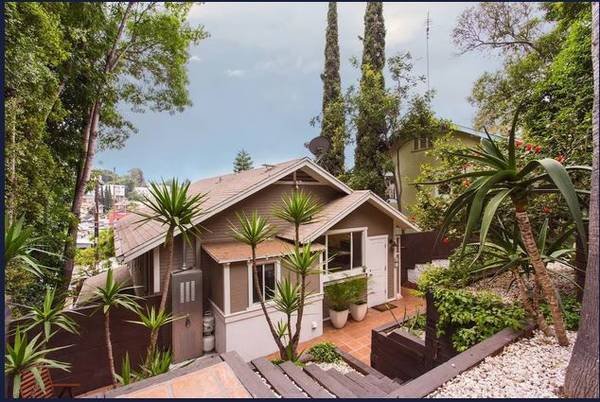 $330 / 3br - 1450ft2 - Explore Silver Lake from a Designer Hillside Retreat (Los Angeles, CA)s