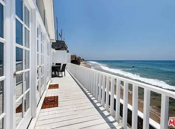 $220 / 2br - 820ft2 - Privacy with Amazing Ocean Views: A Unique and Special Place (Malibu, CA)s