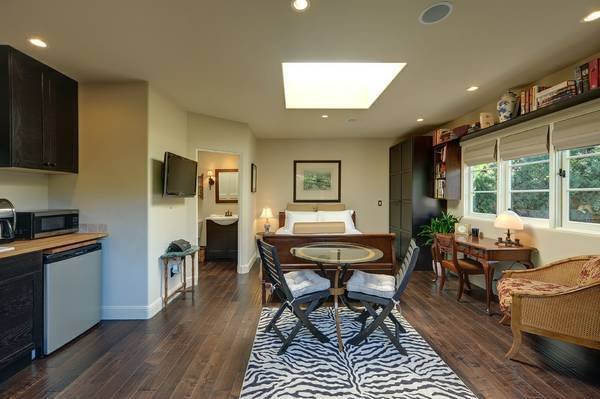 $2,800 - 425 sq ft - $800 Per Week or $2800 Per Month. Cute West Hollywood Guest Cottage (West Hollywood)s
