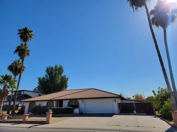 $450 - 3 Bedroom, 2000 sq ft - Spanish Style 2000 Sq Ft Home for Sale Glendale AZ (Glendale)s