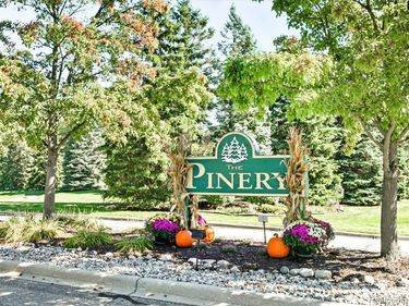 $825,000 - 4 Bedroom, 2500 sq ft - 4-Bedroom 3-Bath Condo AND Small Manufacturing Business (St. Clair)s