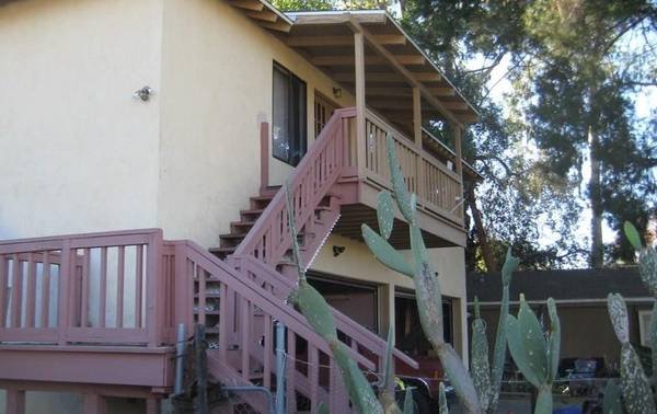 $2,600 / 2br - 1000ft2 - SPACIOUS 2 BEDROOM, 1 BATH UNIT (TARZANA)s