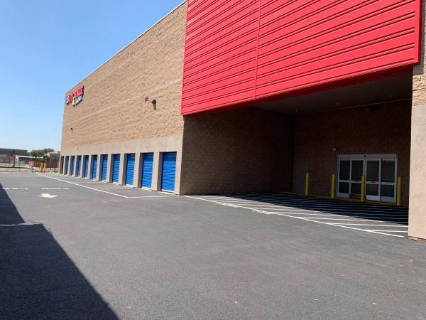 Large Parking Space: $85 for 700ft2 (Long Beach)s