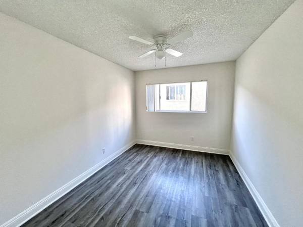$800 SE RENTA UN CUARTO (NORTH HOLLYWOOD)s