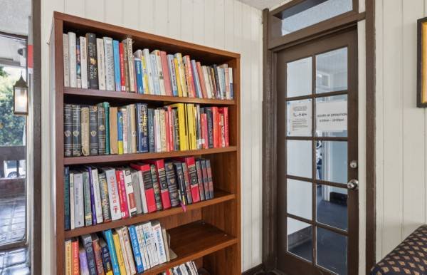 $1,500 / 2br - Private Room with Private Bath (Los Angeles)s