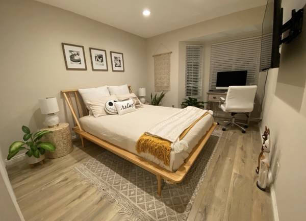 $1,400 / 1br - Beautiful Private Bedroom on a Tree-Lined Street $1400 (Tarzana)s