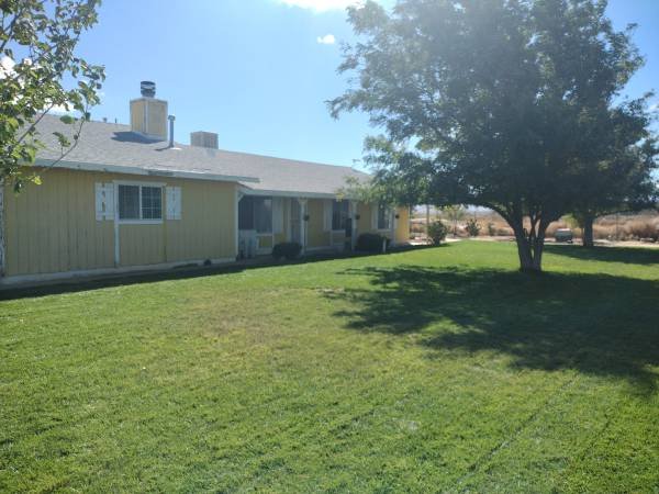 $625 / 2br - 117ft2 - Private Furnished Room on a Quiet 9-Acre Desert Property - $625 All Utilities Includeds