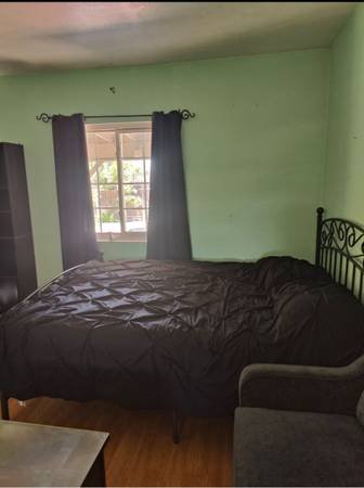 $950 / 3br - Private Room for Rent with Pool + A/C (Paramount)s