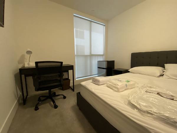 $1,650 / 4br - 1400ft2 - Furnished Room near the Groves