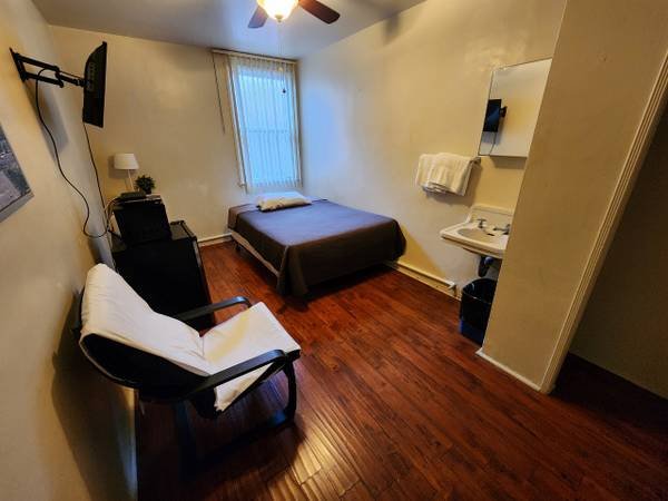 $347 / 1br - Private Furnished Room with Cable TV, High Speed Internet (West Los Angeles near UCLA, Santa Monica and Westwood)s