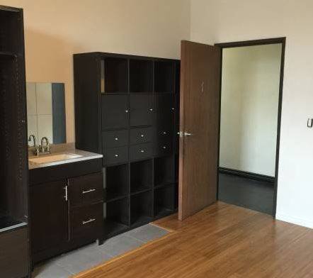 $800 / 2br - 2 bedroom townhouse, 1 bedroom is available for rent. (Los Angeles)s