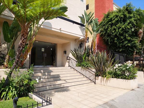 $1,350 / 2br - Private Room and Private Bath in Koreatown (Koreatown)s