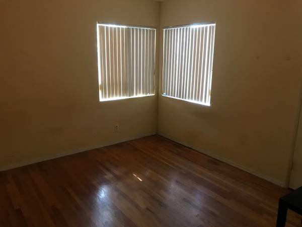 $990 / 1br - 230ft2 - Room in a big 3+1 apartment with back yard in the best area (Studio City)s
