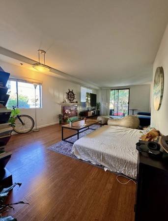 $2,000 for a 2-bedroom, 2200 sq ft - Seeking a Roommate for a Large 2200 SQ ft 2-Bedroom, 2-Bathroom in Sawtelle (Sawtelle)s